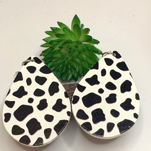 Cow Earrings, Heifer Earring, Gift Idea, Cow Print, Cow Jewelry, Silly Earring - Picture 2 of 4